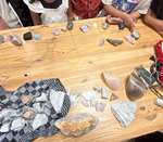 Speksteen bewerken in Natuurmuseum